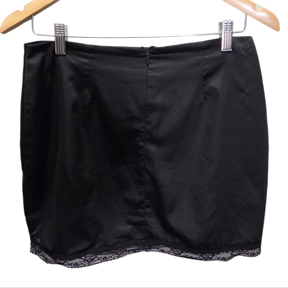 Superdown Livia Lace Mini Skirt Satin Black Medium - Picture 6 of 9